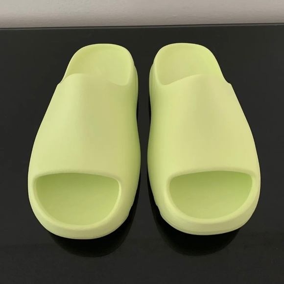 NEW Adidas Yeezy Slide Kids Glow Green Light Green 1Y - Picture 2 of 6